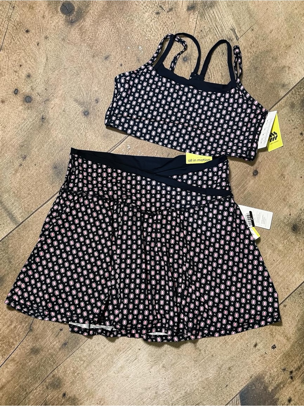 All in Motion. NWT $55 Retail. UNICORN! 🦄 Black and Pink Active Set